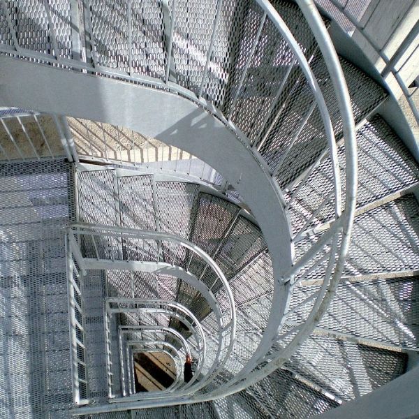 Expanded metal stair treads for spiral stairs